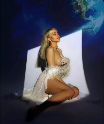 Соблазнительная и страстная красавица расскажет тебе тайны настоящего удовольствия. Позволь себе быть счастливым! 1906, 24 года