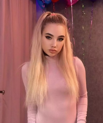 Я живу в Москве и готова познакомиться с тобой прямо сейчас. Мои услуги включают классический и эротический массаж, французский минет и глубокий анальный секс. Я уверена, что ты останешься доволен от нашей встречи, ведь мне нравится радовать мужчин и дарить им наслаждение. Возможно, ты хочешь узнать больше обо мне? Посмотри мои фото ниже и оцени мои прелести. Мои клиенты всегда описывают меня как умелую и страстную соблазнительницу, которая умеет принести удовольствие и расслабление. Я гарантирую тебе незабываемое время и полное удовлетворение. Жду тебя, чтобы воплотить в жизнь все твои фантазии. 💋💋💋 2540, 20 лет