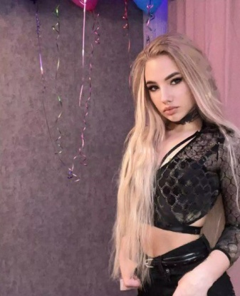 Я живу в Москве и готова познакомиться с тобой прямо сейчас. Мои услуги включают классический и эротический массаж, французский минет и глубокий анальный секс. Я уверена, что ты останешься доволен от нашей встречи, ведь мне нравится радовать мужчин и дарить им наслаждение. Возможно, ты хочешь узнать больше обо мне? Посмотри мои фото ниже и оцени мои прелести. Мои клиенты всегда описывают меня как умелую и страстную соблазнительницу, которая умеет принести удовольствие и расслабление. Я гарантирую тебе незабываемое время и полное удовлетворение. Жду тебя, чтобы воплотить в жизнь все твои фантазии. 💋💋💋 2540, 20 лет