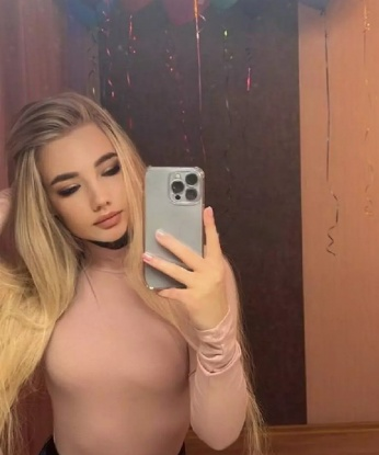 Я живу в Москве и готова познакомиться с тобой прямо сейчас. Мои услуги включают классический и эротический массаж, французский минет и глубокий анальный секс. Я уверена, что ты останешься доволен от нашей встречи, ведь мне нравится радовать мужчин и дарить им наслаждение. Возможно, ты хочешь узнать больше обо мне? Посмотри мои фото ниже и оцени мои прелести. Мои клиенты всегда описывают меня как умелую и страстную соблазнительницу, которая умеет принести удовольствие и расслабление. Я гарантирую тебе незабываемое время и полное удовлетворение. Жду тебя, чтобы воплотить в жизнь все твои фантазии. 💋💋💋 2540, 20 лет